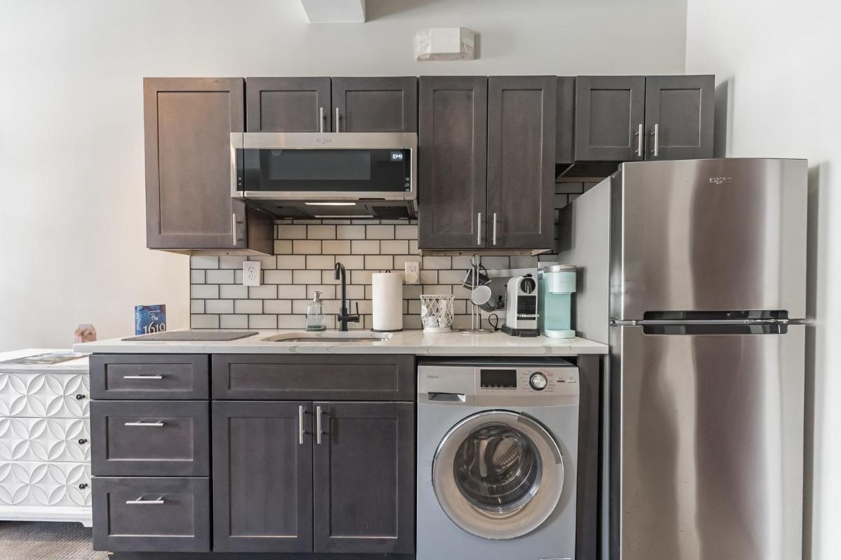 Cozy Studio Loft Old City Quaint cobblestone St - Hizvo