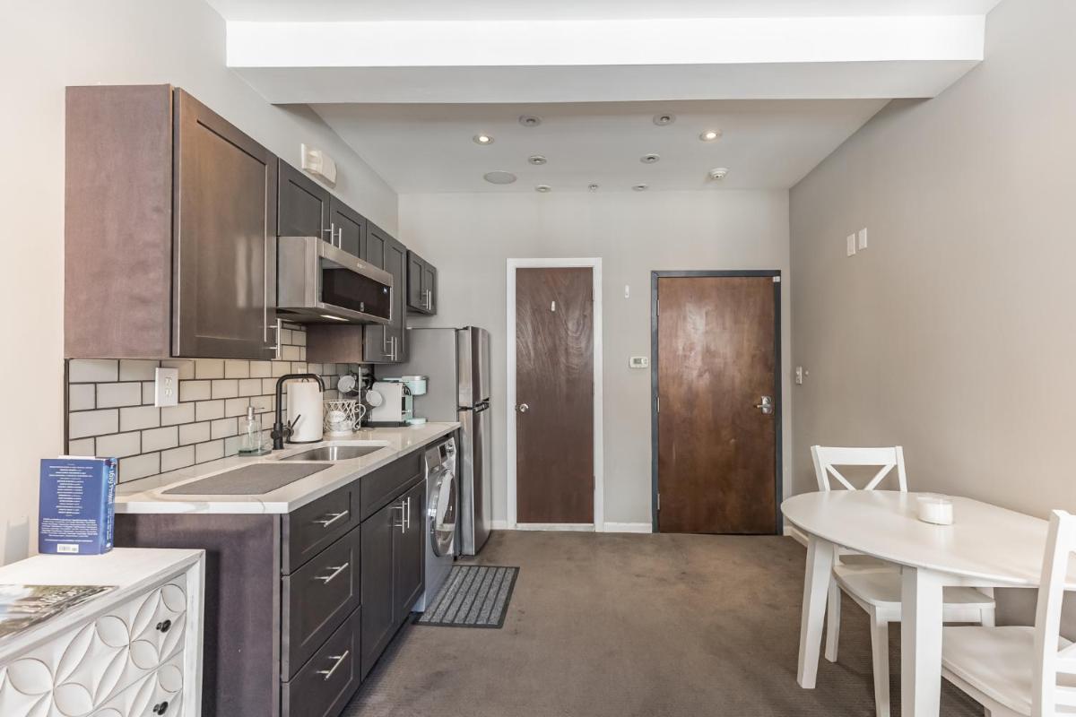 Cozy Studio Loft Old City Quaint cobblestone St - Hizvo