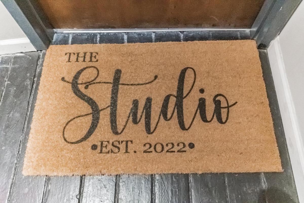 Cozy Studio Loft Old City Quaint cobblestone St - Hizvo