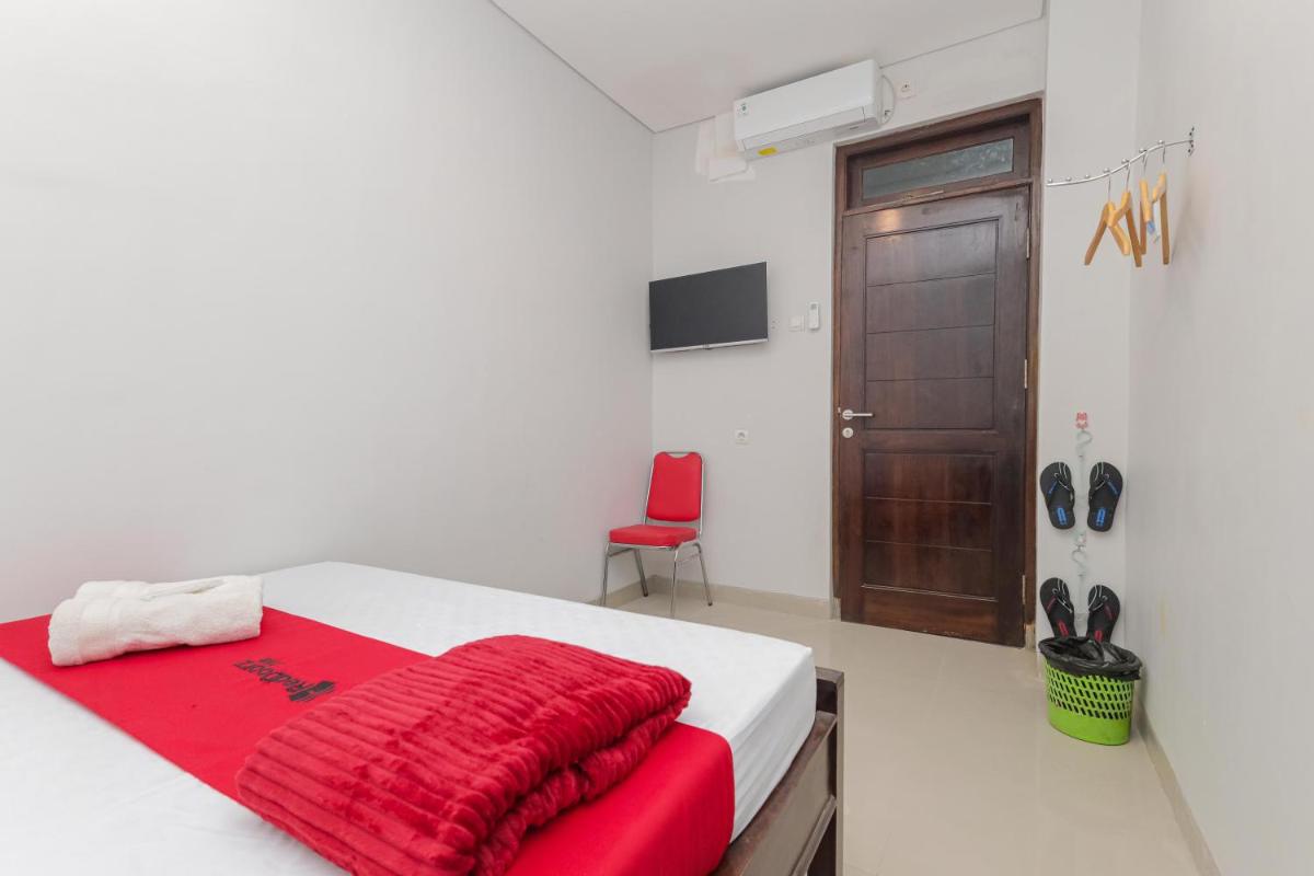 RedDoorz @ Gedangan Sidoarjo - Housity