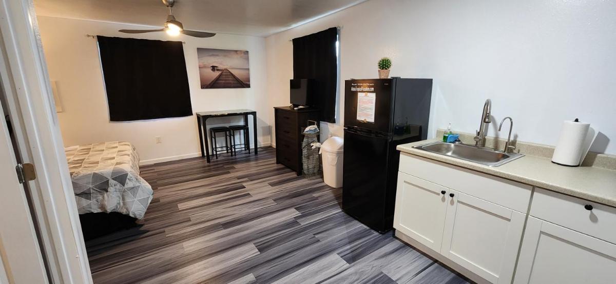 #1 NEW! Couples Getaway Self CheckIn Studio Apt - Housity