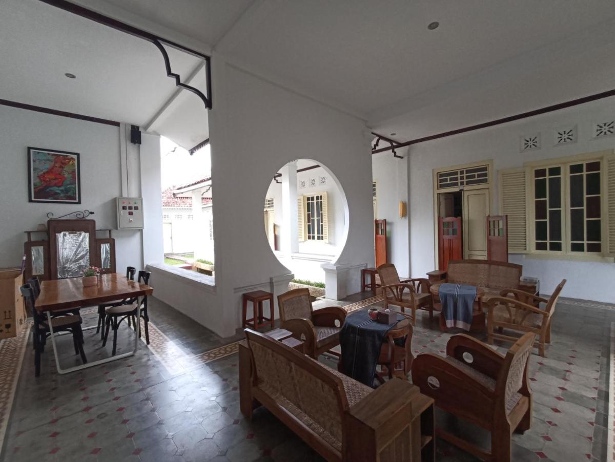 Mruyung Guest House Kota Lama Banyumas Mitra RedDoorz - Hizvo