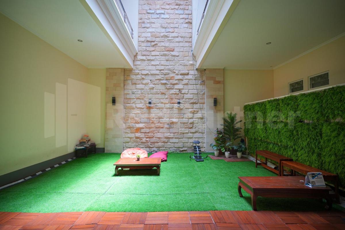 One & Quin Guest House Syariah Mitra RedDoorz - Housity