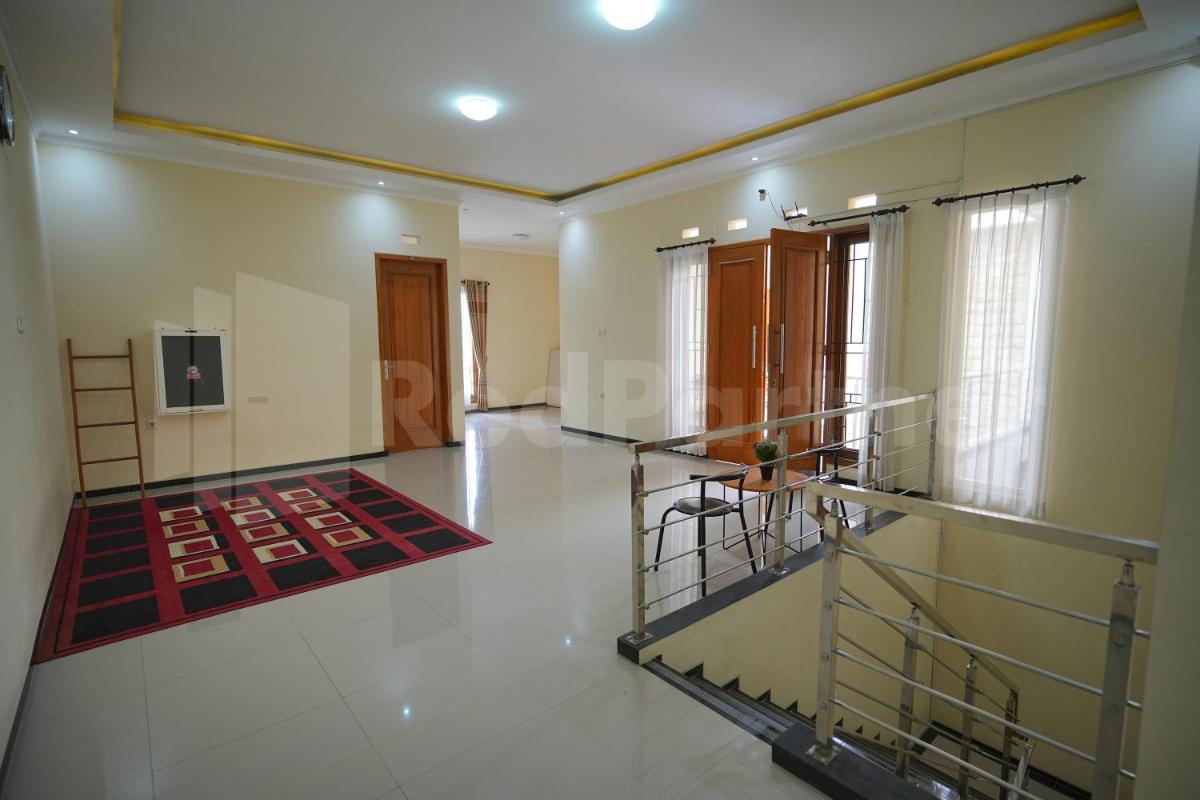 One & Quin Guest House Syariah Mitra RedDoorz - Housity