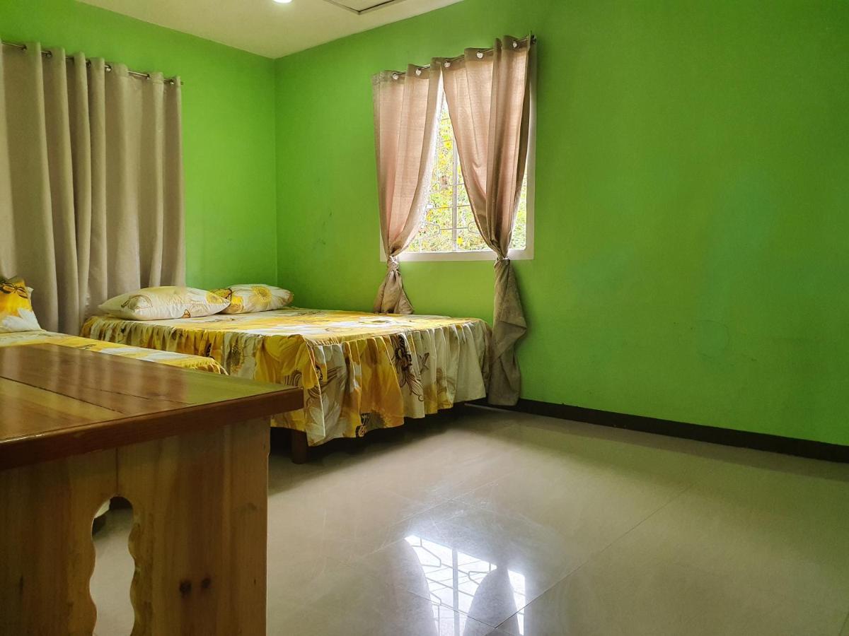 3Bedroom & 2 Bathroom Affordable Baguio Homestay - Housity