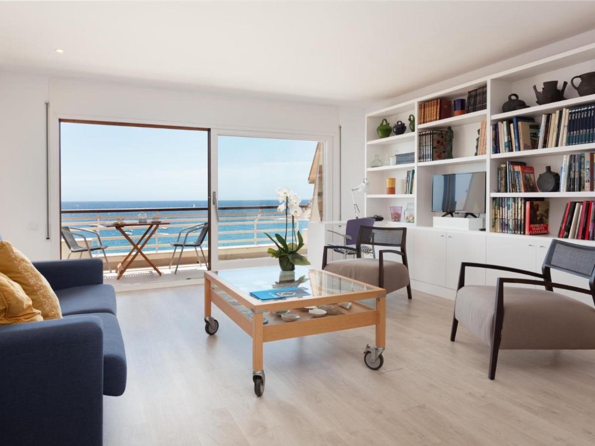 LETS HOLIDAYS APARTMENT SEA VIEWS on the BEACH - Housity