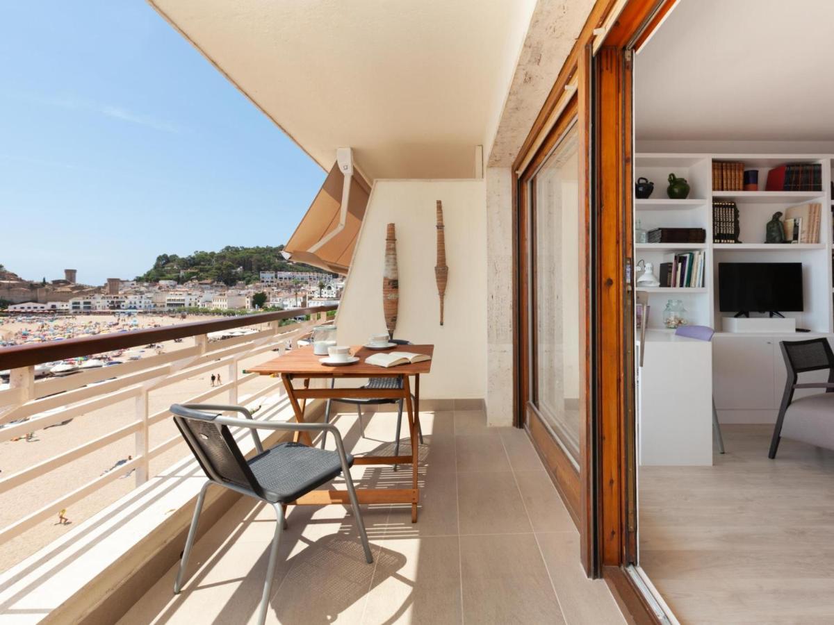 LETS HOLIDAYS APARTMENT SEA VIEWS on the BEACH - Housity