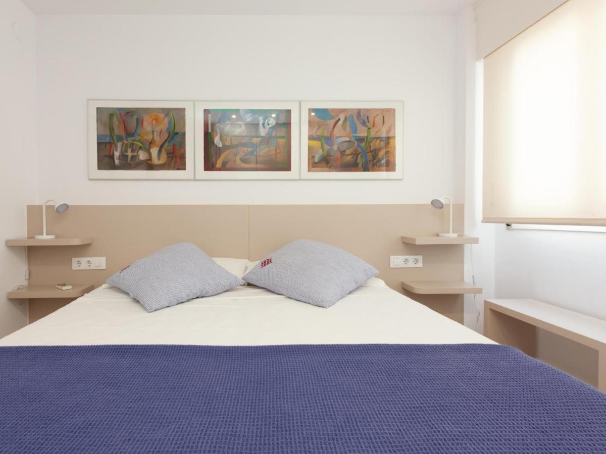 LETS HOLIDAYS APARTMENT SEA VIEWS on the BEACH - Housity