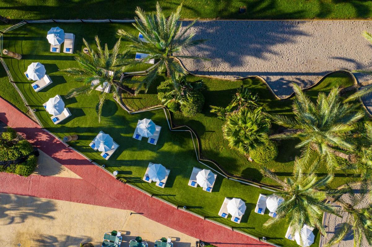 Jardín al aire libre en Playazimbali