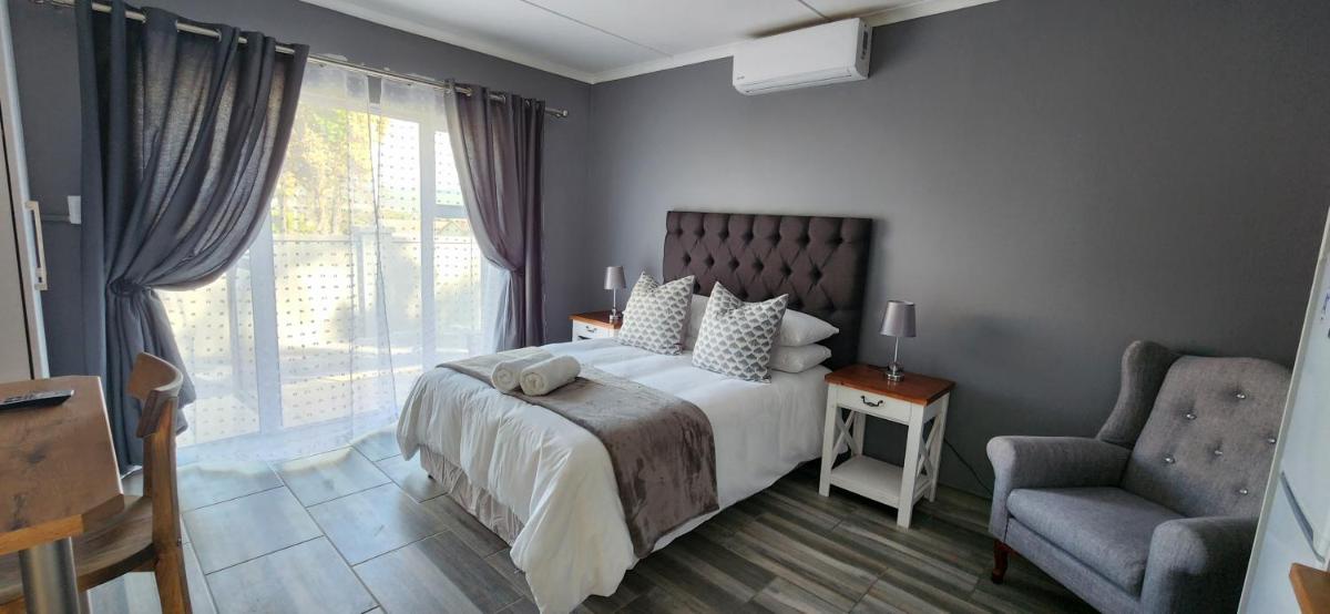 12 on Krisant avenue - Housity