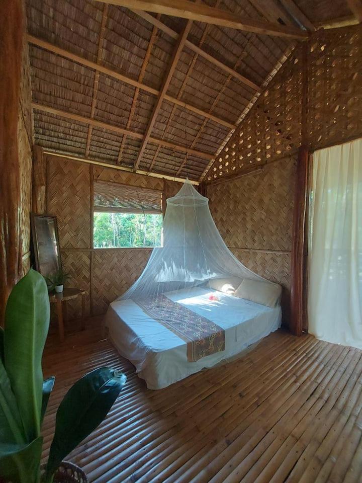 The Jungle Cabin Nagtabon - Housity