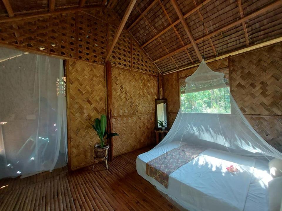 The Jungle Cabin Nagtabon - Housity