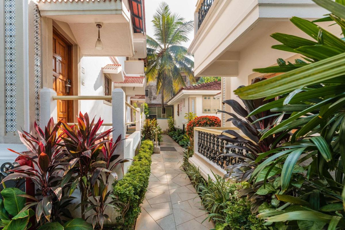 a courtyard of a house with plants and a walkway at Radisson Goa Candolim in Candolim