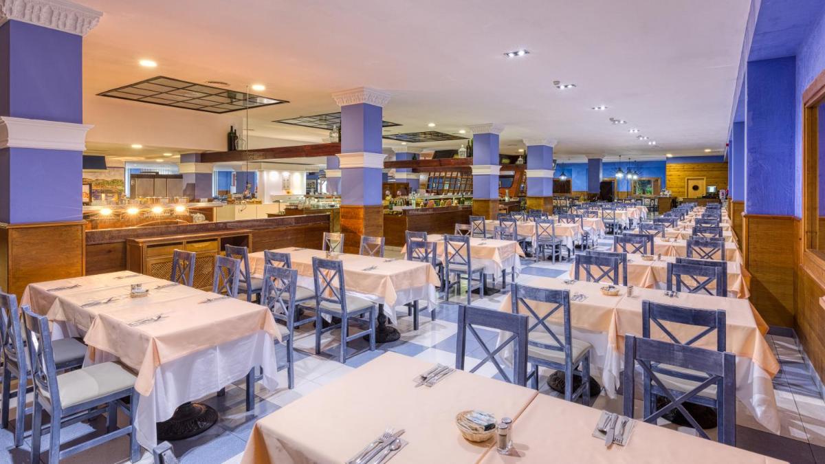 Un restaurante o sitio para comer en Playacálida