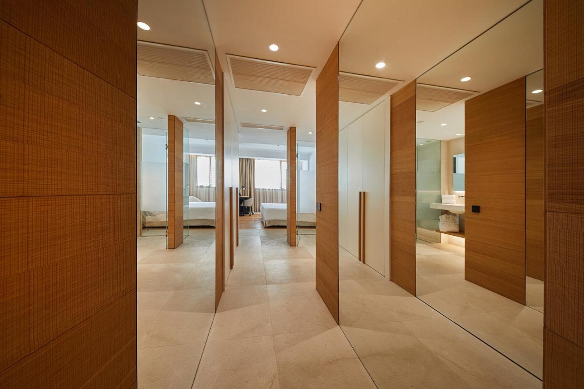 Un baño de Nakar Hotel