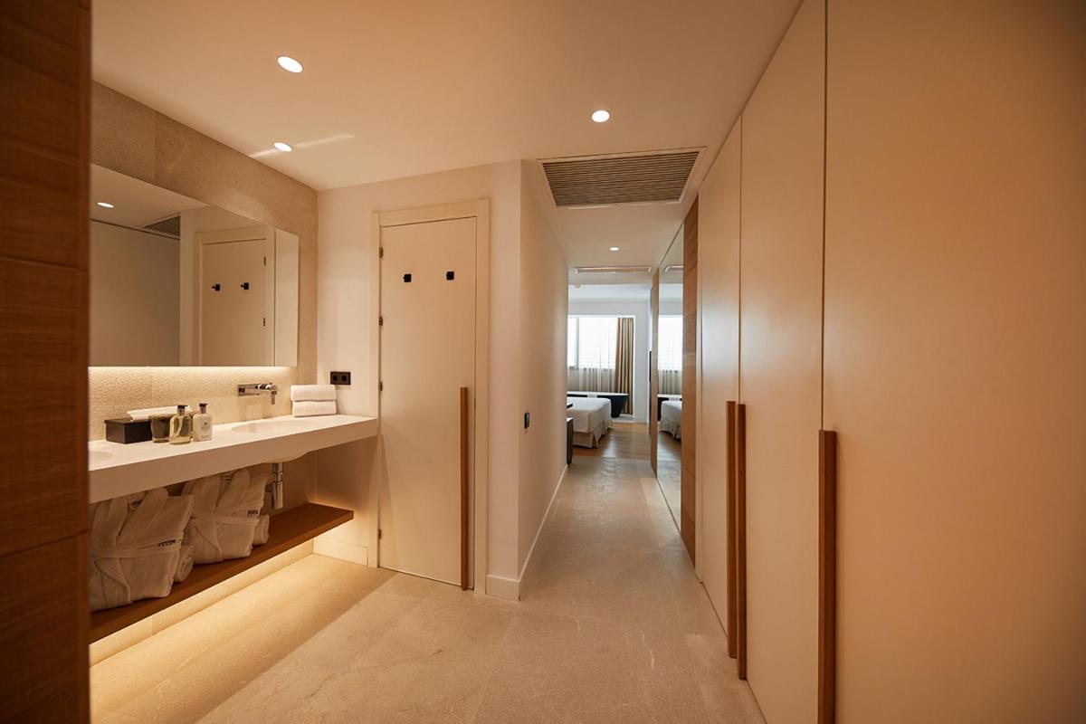 Un baño de Nakar Hotel