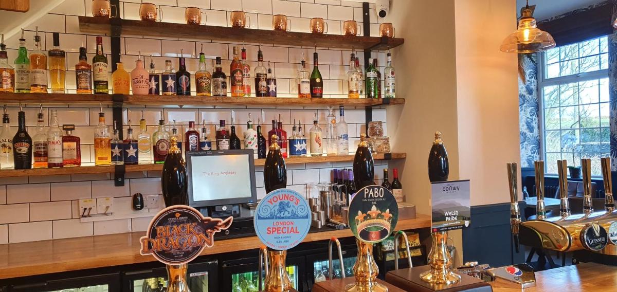 Ensuite Bed And Breakfast Rooms At The Ring Pub - Housity