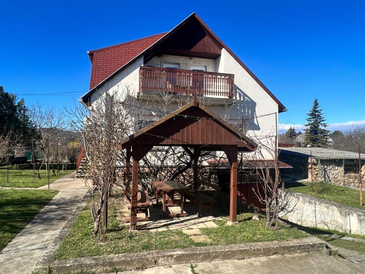 A Festő Vendégháza / The Painter's Guest House - Housity