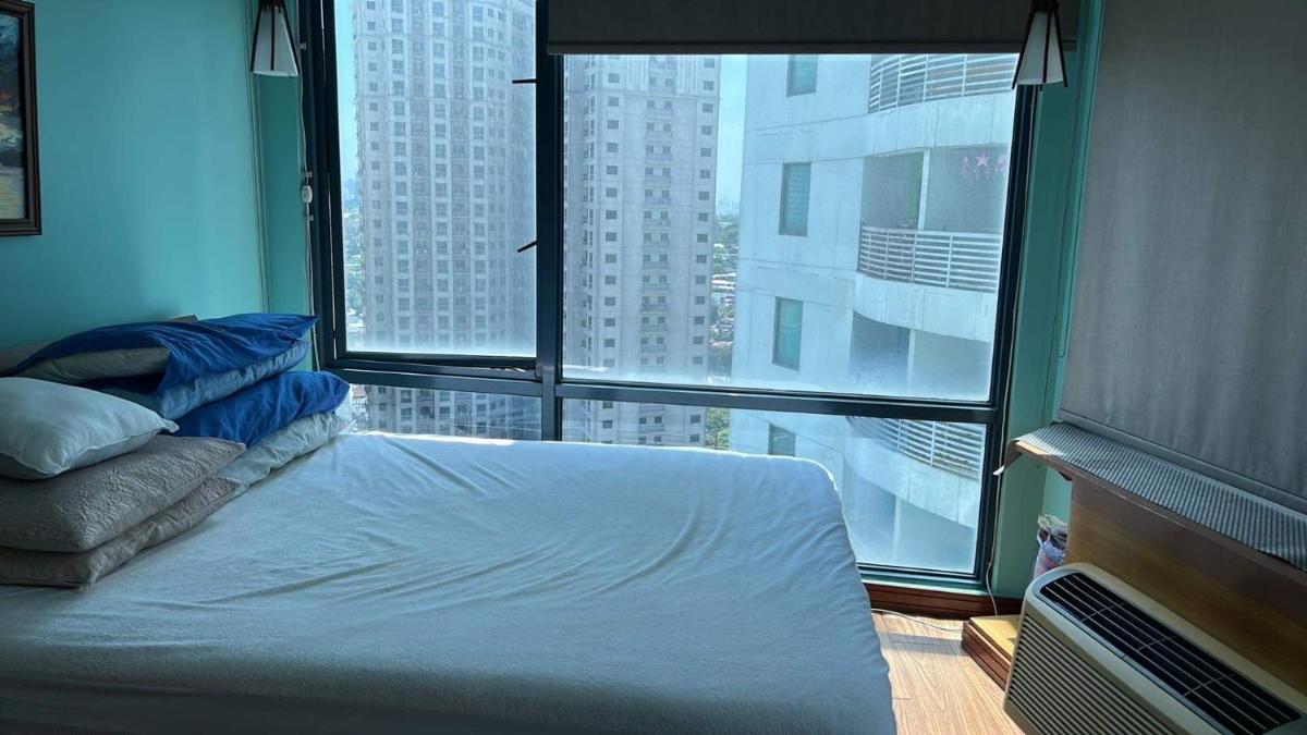 An entire & Cozy 1 BR condo with an awesome view! - Housity