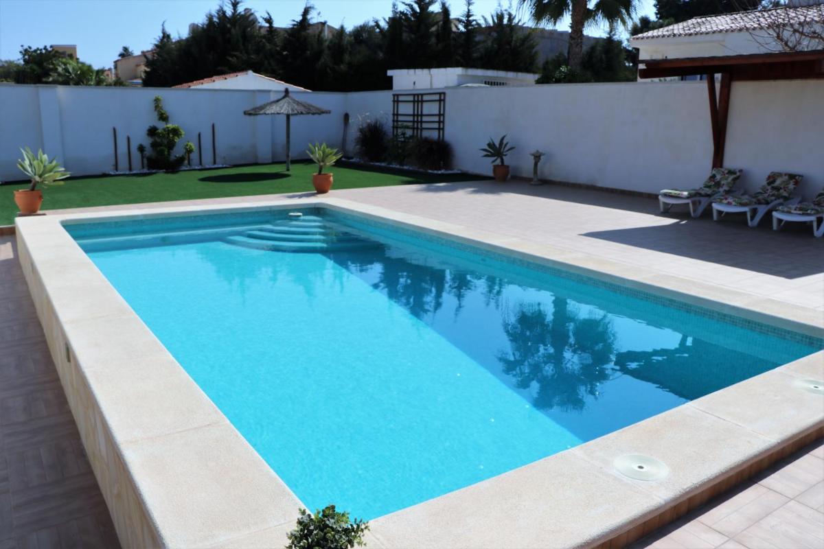 CHALET CON PISCINA PRIVADA - Housity