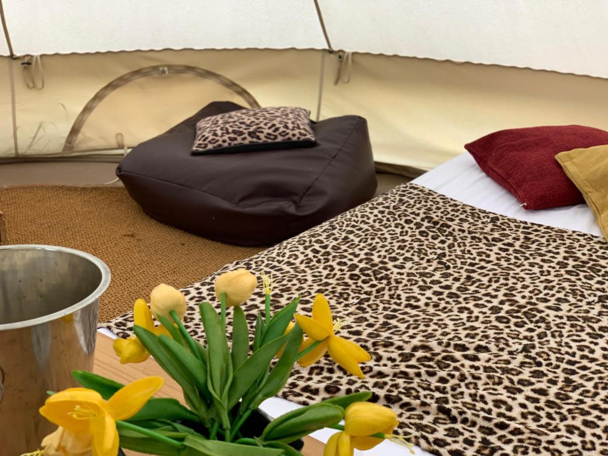 Home Farm Radnage Glamping Bell Tent 6, with Log Burner and Fire Pit - Housity