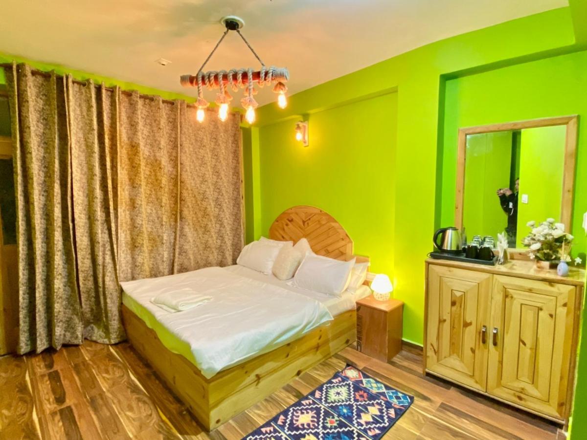 Attic Monkey Cafe & Rooms - Housity