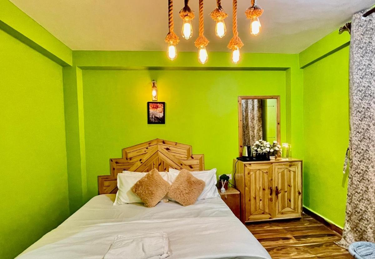 Suitetrails - Attic Monkey Cafe & Rooms