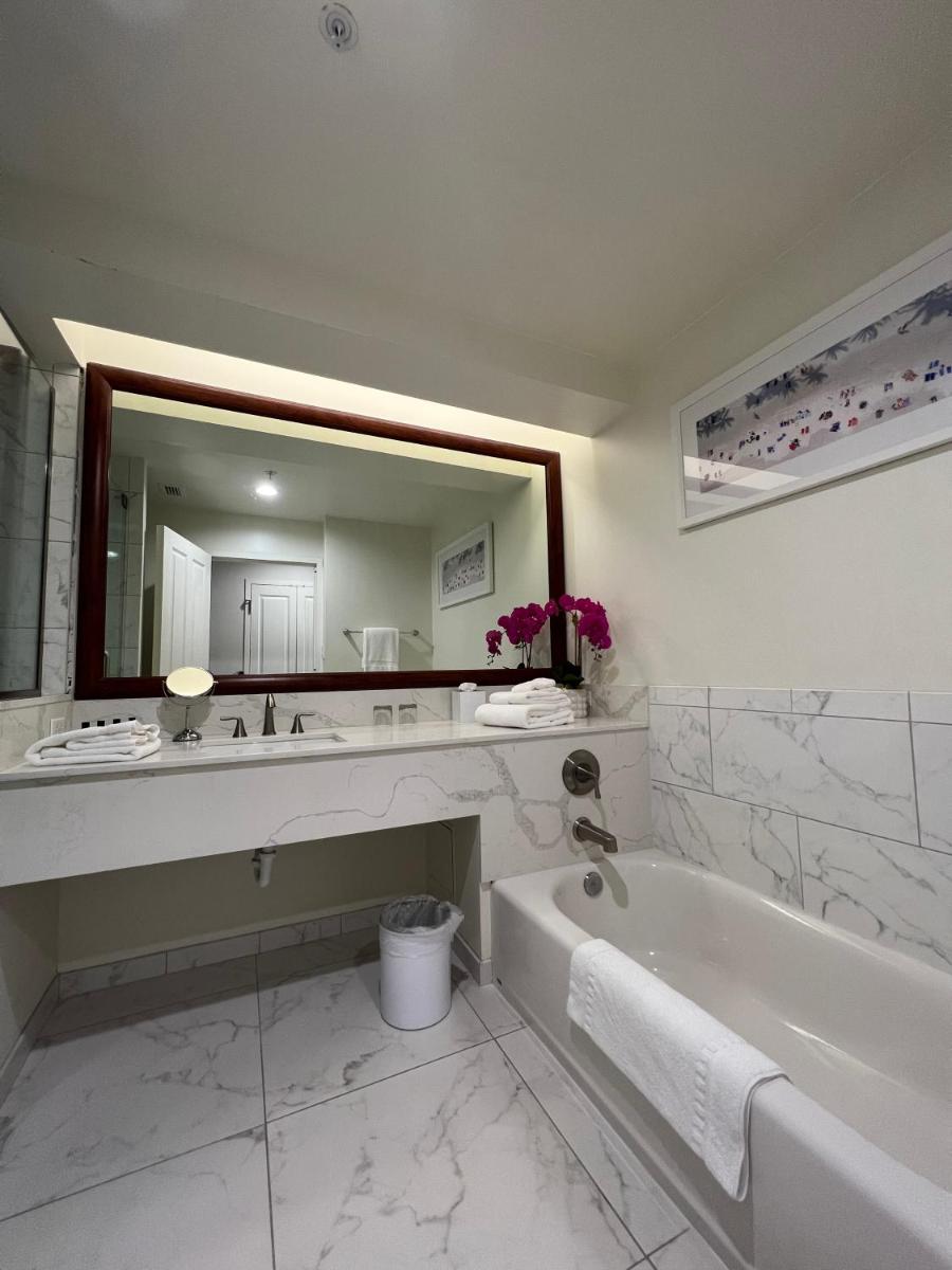 The Capri Inn - Housity