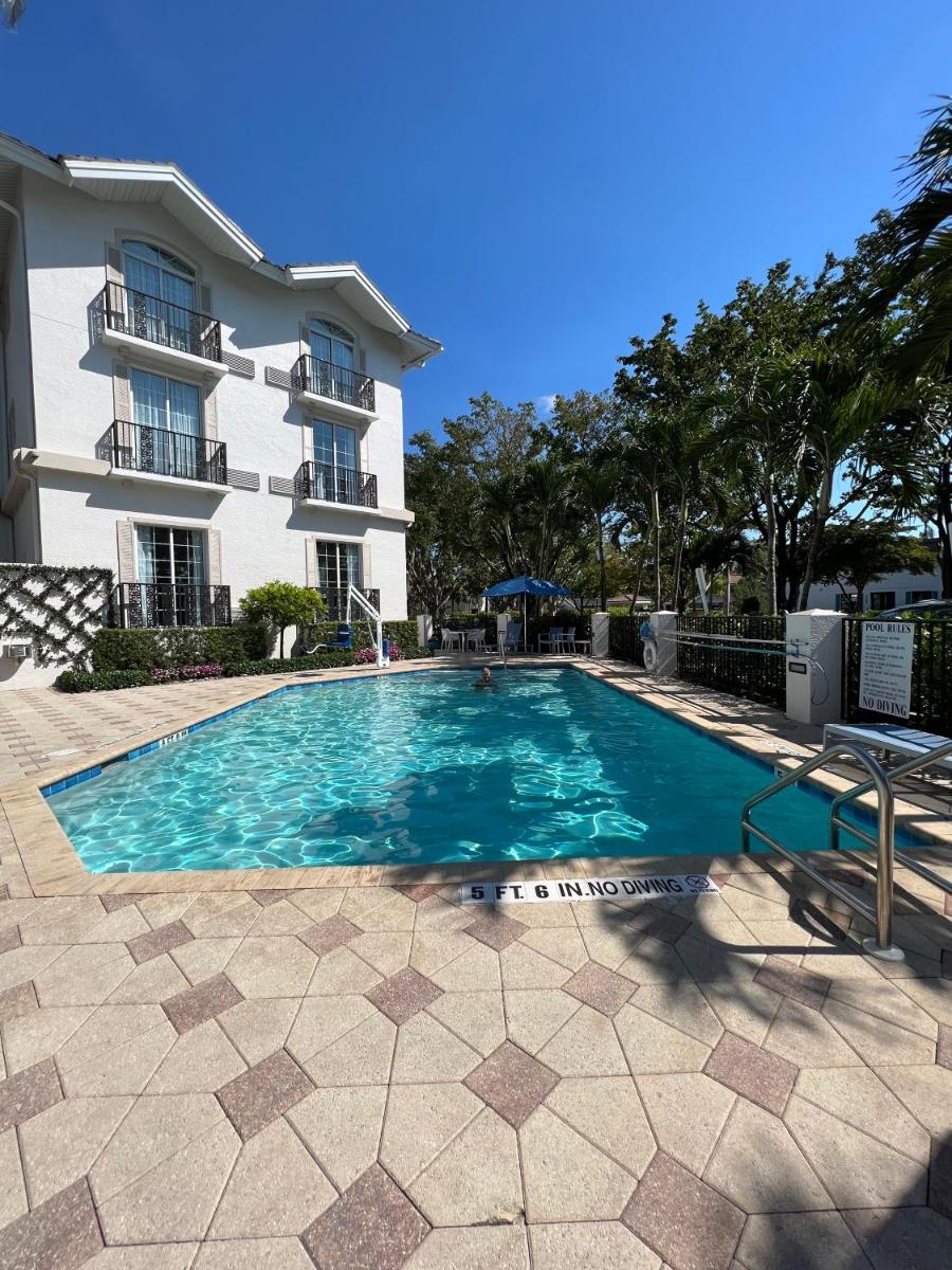 The Capri Inn - Housity