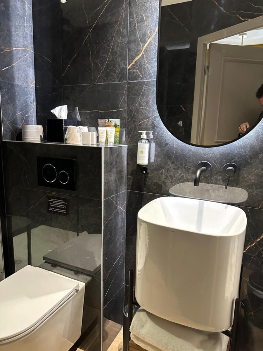 Salle de bains dans l'établissement Domaine de Suzel