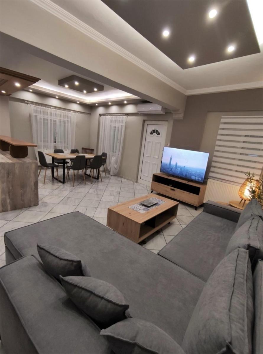 JULIA HOUSE - Housity