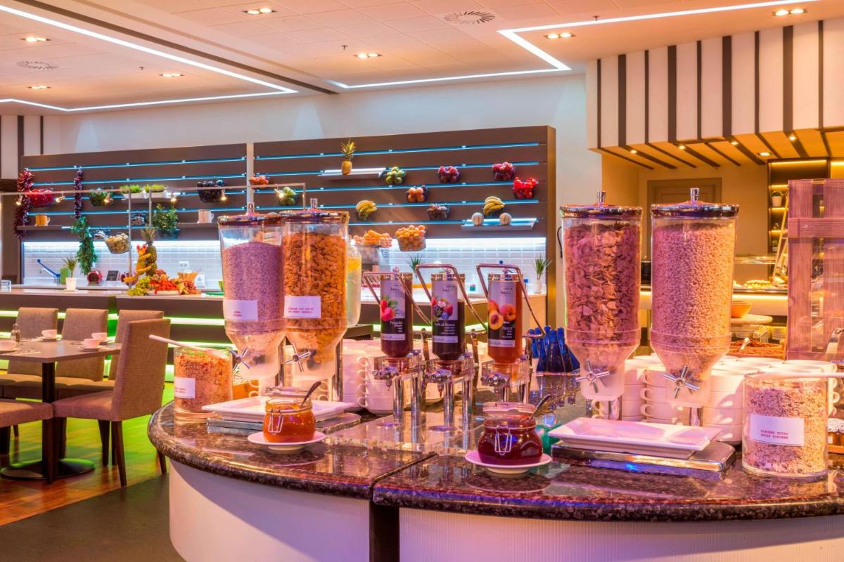 Madrid Marriott Auditorium Hotel & Conference Center - Housity