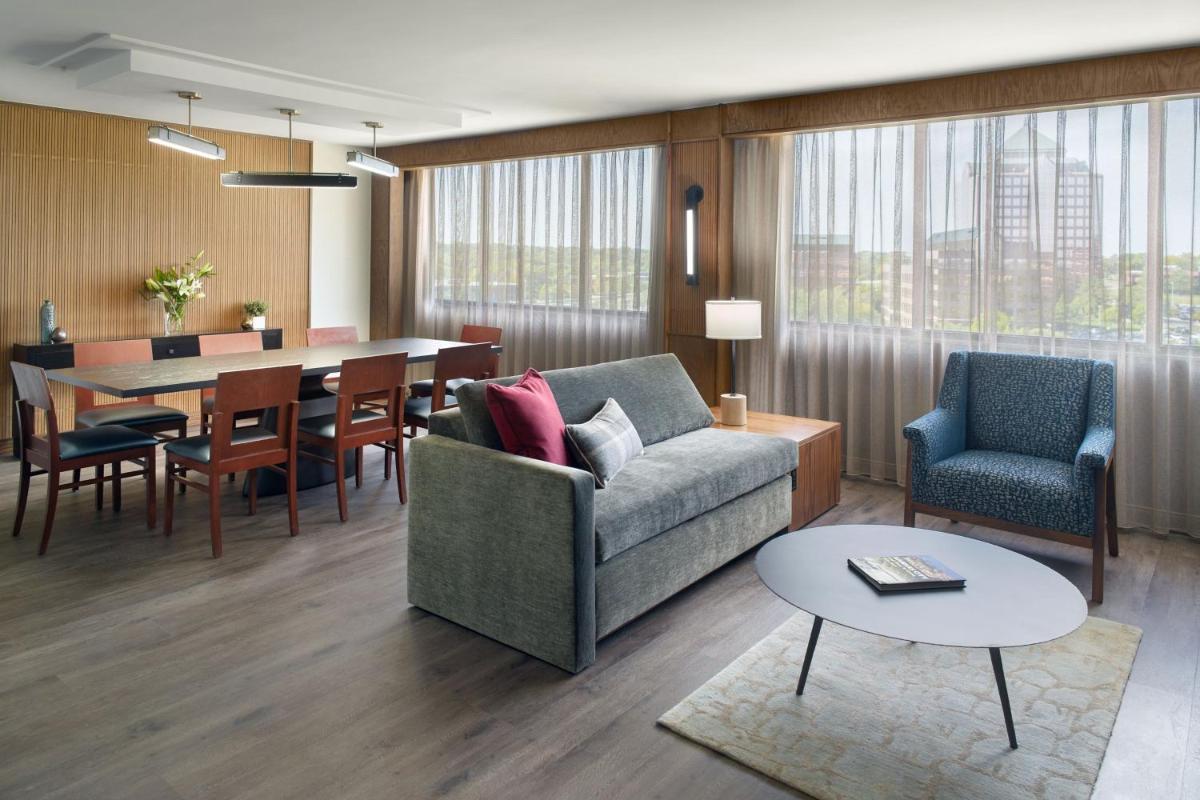 Marriott Kansas City Overland Park - Housity