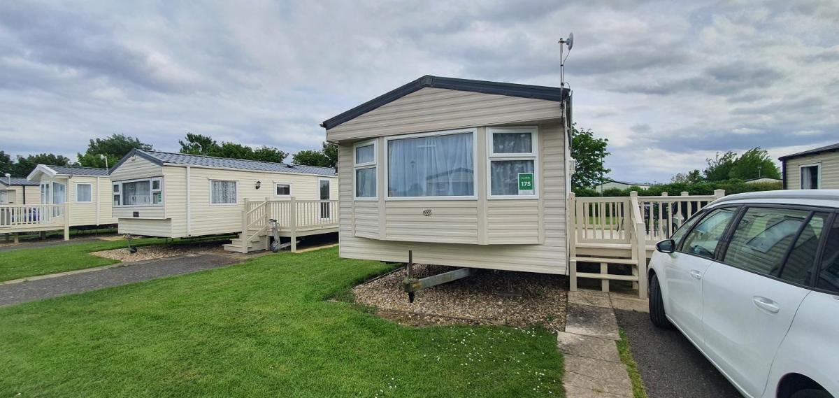 Cosy caravans Sandhills 175 butlins Skegness resort - Housity
