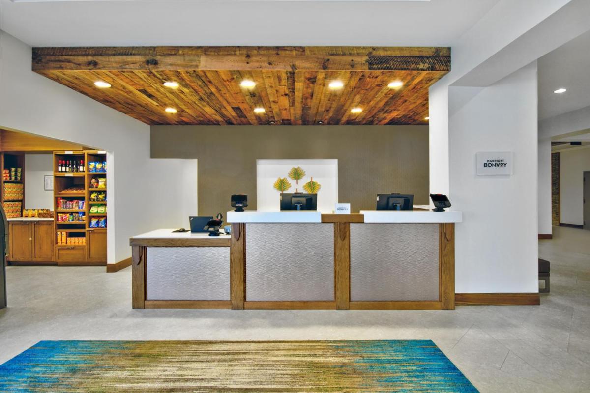 Fairfield by Marriott Inn & Suites Orlando at FLAMINGO CROSSINGS® Town Center - Housity