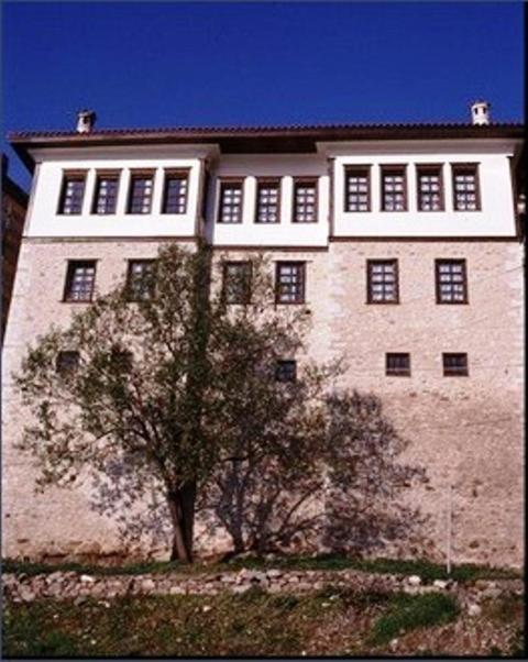 Vergoula's Mansion - Housity