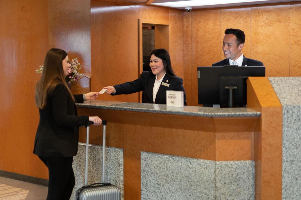 Sheraton Essen Hotel - Housity