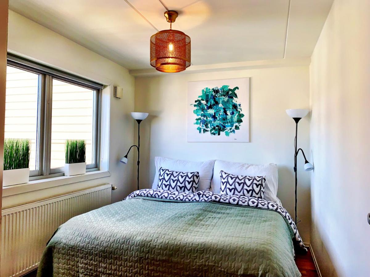 Suitetrails - Top floor city center flat with free parking