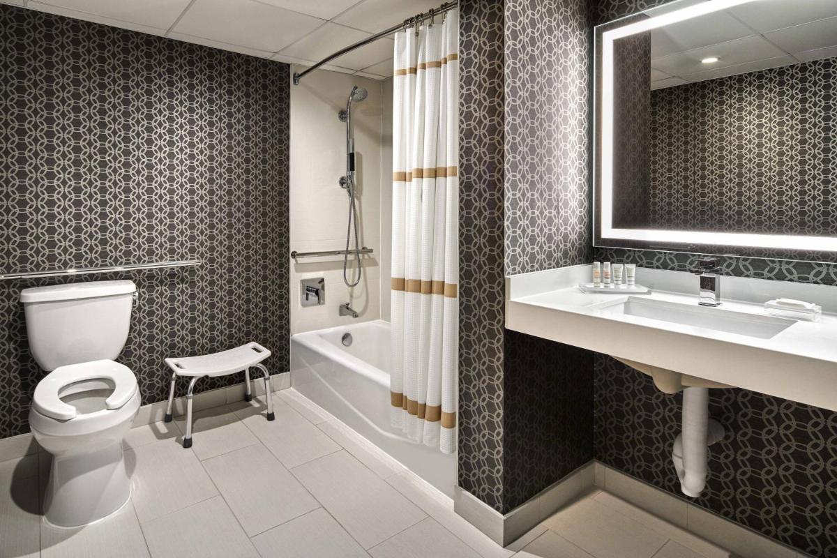 Los Angeles Airport Marriott - Housity