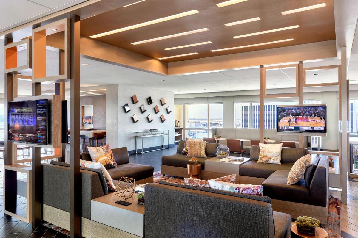 Los Angeles Airport Marriott - Housity