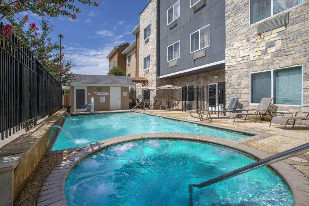 Fairfield Inn and Suites by Marriott San Antonio Boerne - Housity