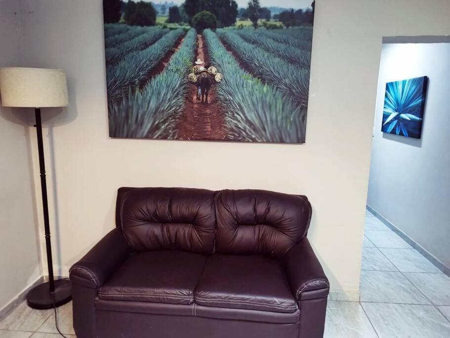 Hermoso Departamento Céntrico con servicios - Housity