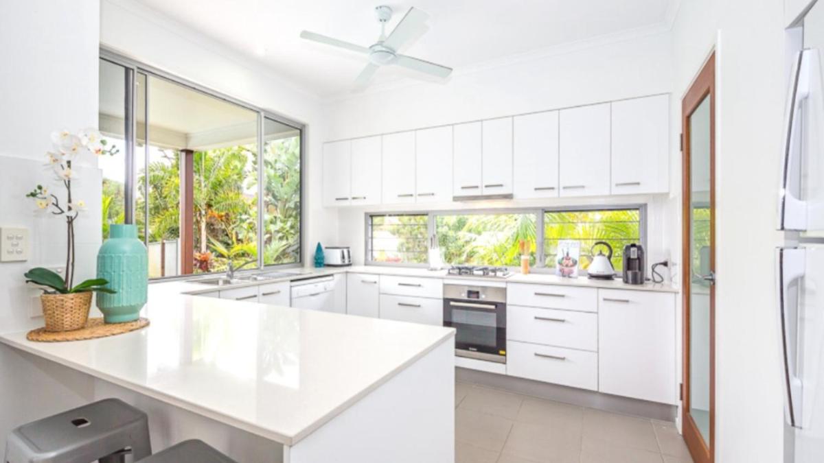 Luxurious Beachside Retreat - Housity