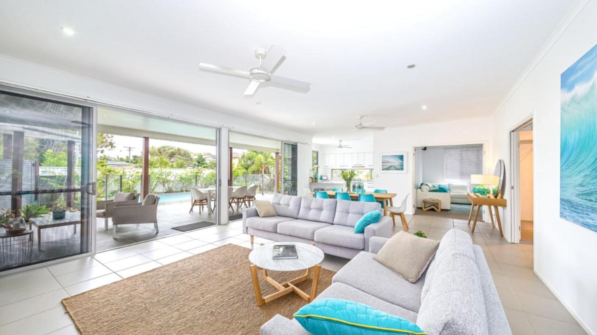 Luxurious Beachside Retreat - Housity
