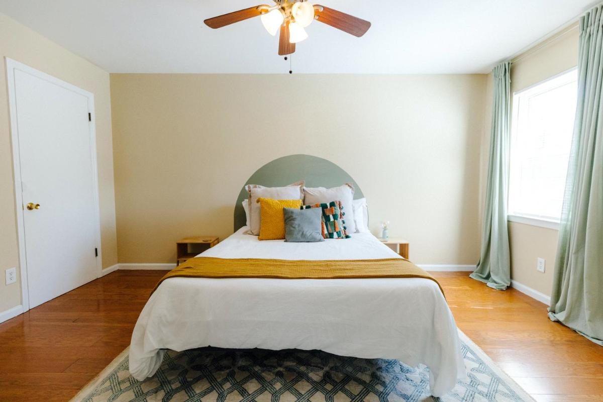 Centrally Located 3BR Overton Square Fast WiFi Free Parking Yes Pets - Hizvo
