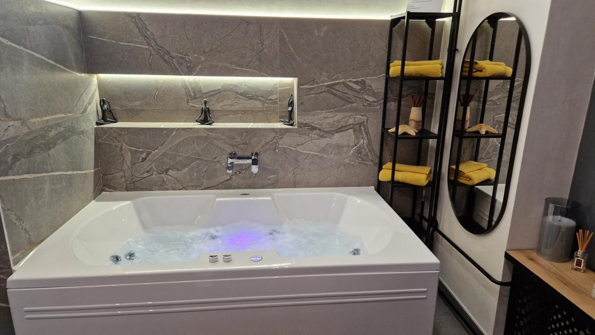 Biblioteka Spa Suite - Housity