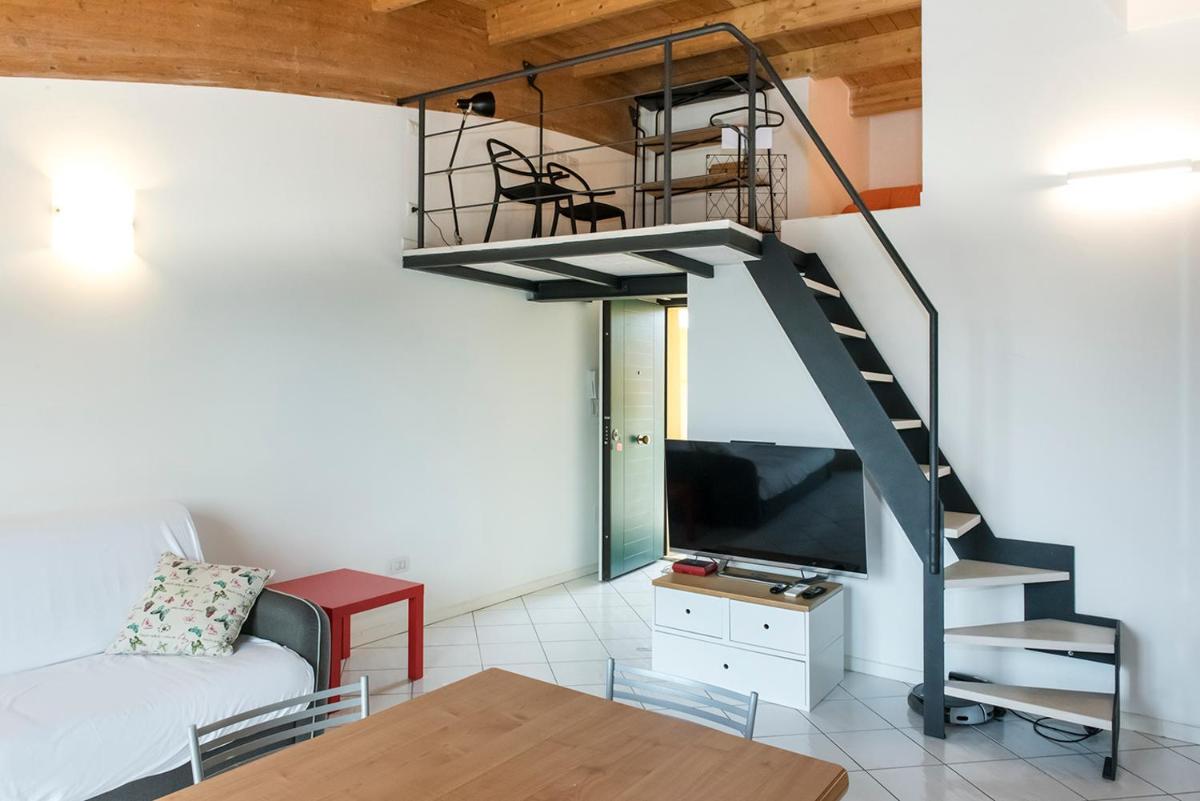 N036 - Numana, bilocale con terrazzo in residence con piscina - Housity