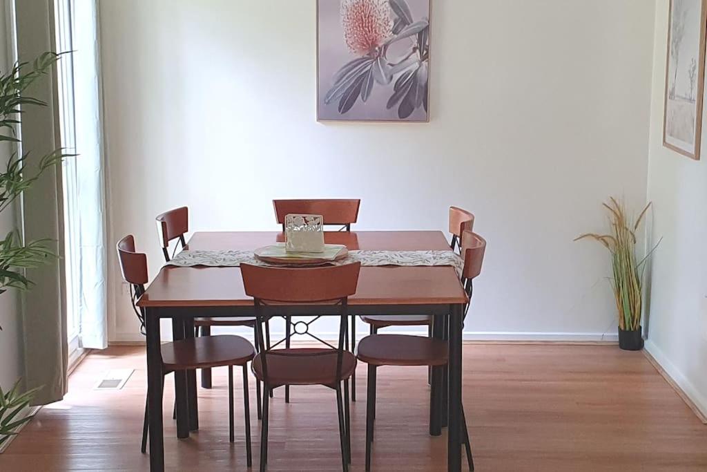 Grey Gum Getaway - Housity