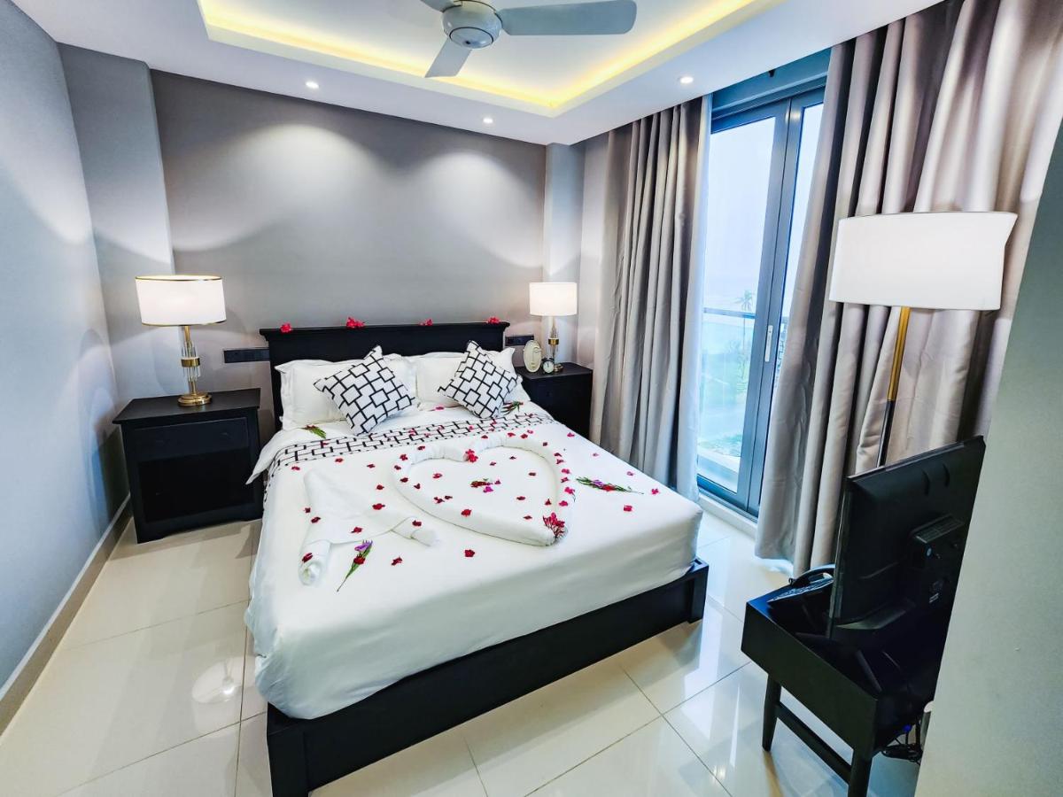 Sunny Canopy - Housity