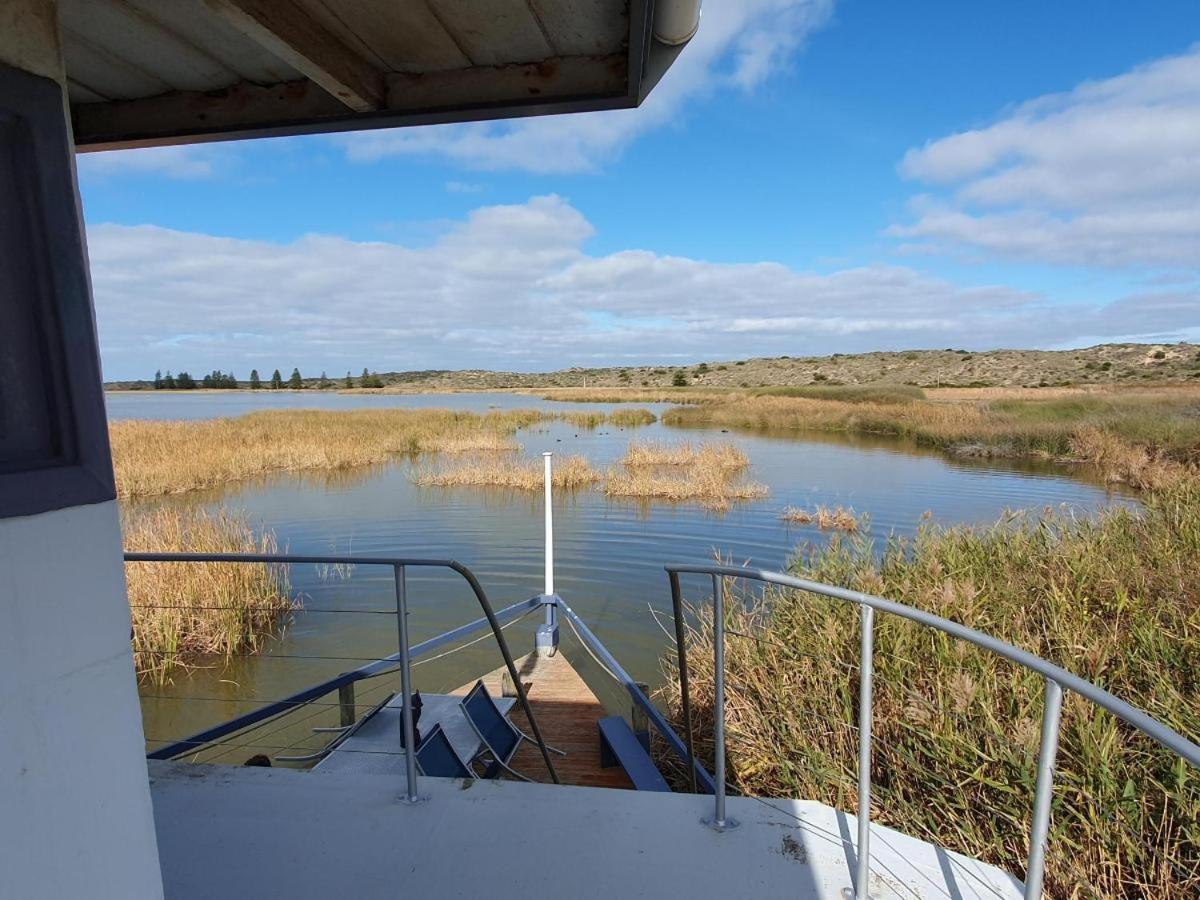 PS Federal Retreat Paddle Steamer Goolwa - Housity